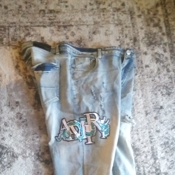 AMIRI Light Blue Skinny Jeans with Embroidered Patch - Picture 2 of 2